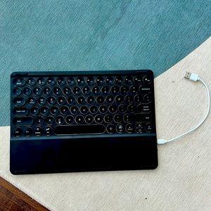 SOLD-Portable Bluetooth iPad keyboard
